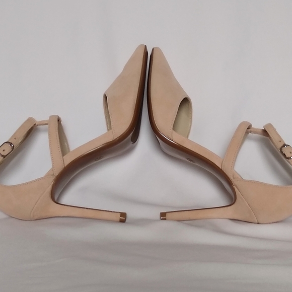 Flirty Elegant Calvin Klein Suede Nude/Tan Heels with Stiletto Design Sz 5 - Picture 5 of 10